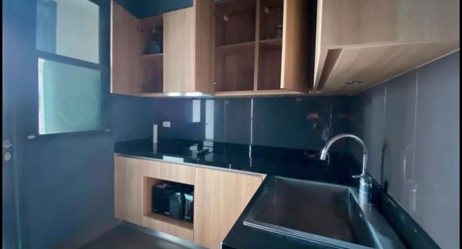 For sale 2 ベッドルーム condo in Yan Nawa, Bangkok