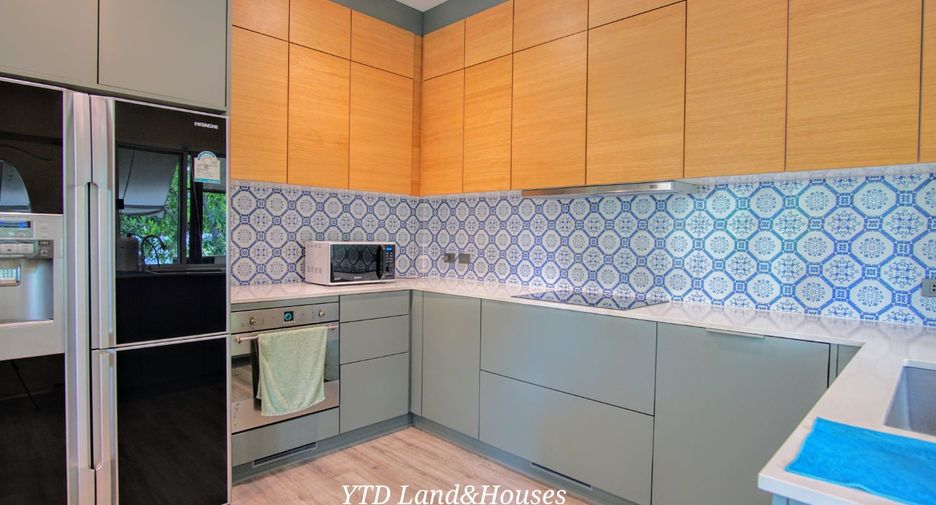 For sale 5 Beds house in Bang Khae, Bangkok