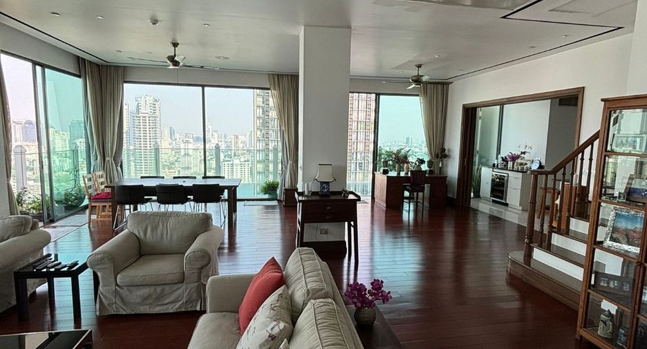 For sale 3 bedrooms condo in Watthana, Bangkok
