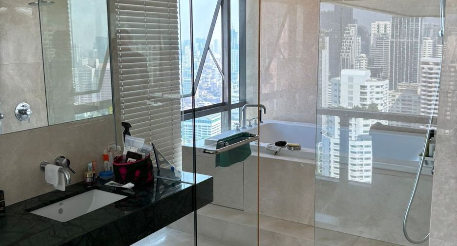 For sale 3 bedrooms condo in Watthana, Bangkok