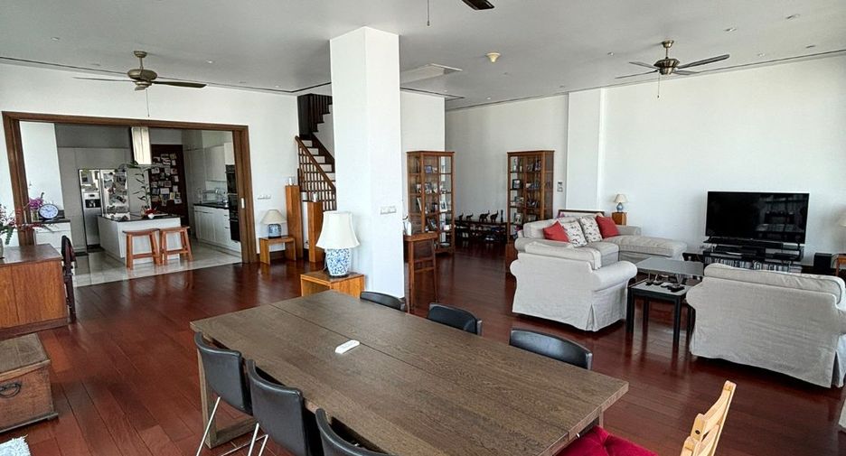 For sale 3 bedrooms condo in Watthana, Bangkok