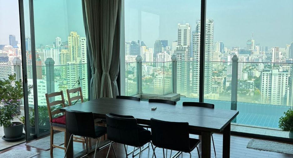 For sale 3 bedrooms condo in Watthana, Bangkok