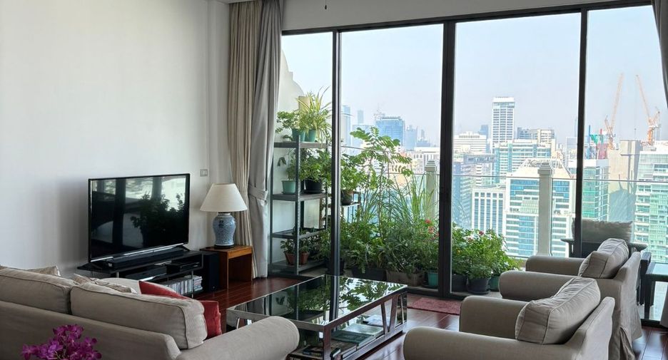 For sale 3 bedrooms condo in Watthana, Bangkok