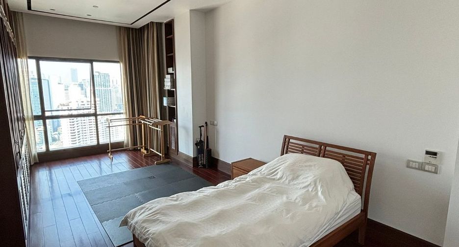 For sale 3 bedrooms condo in Watthana, Bangkok