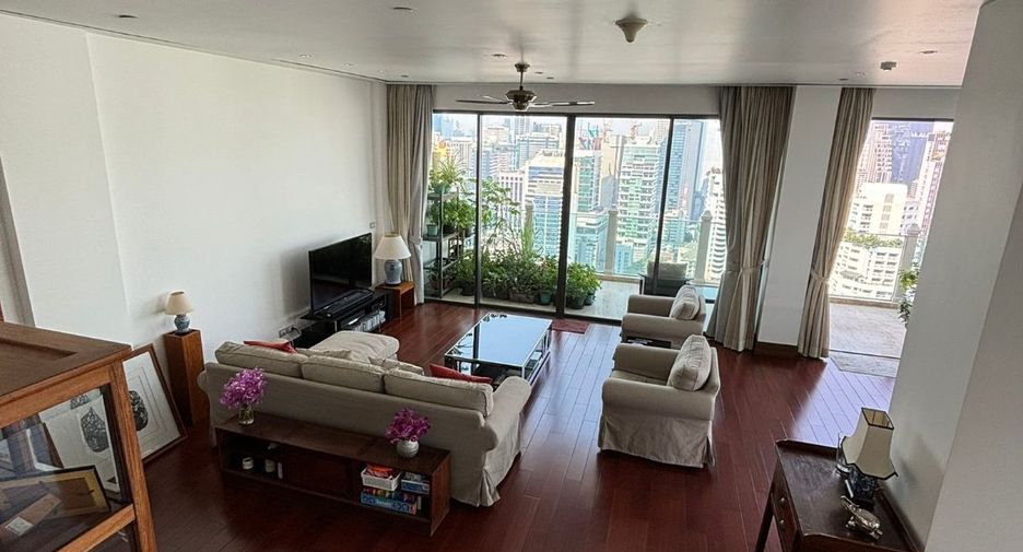 For sale 3 bedrooms condo in Watthana, Bangkok
