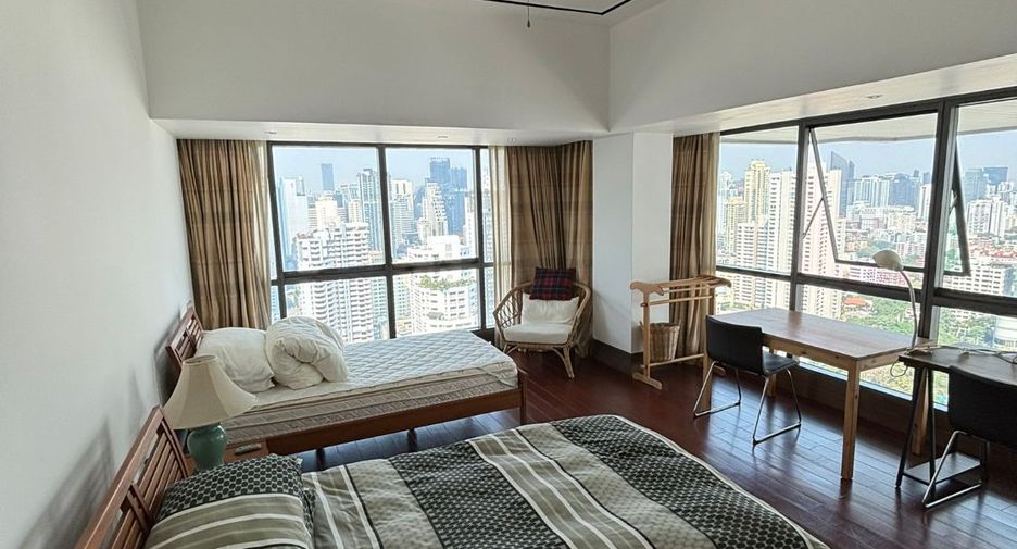 For sale 3 bedrooms condo in Watthana, Bangkok