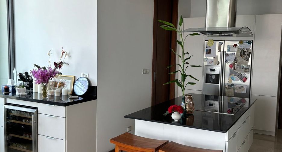 For sale 3 bedrooms condo in Watthana, Bangkok