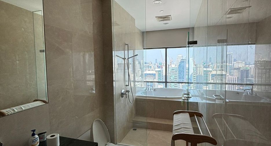 For sale 3 bedrooms condo in Watthana, Bangkok