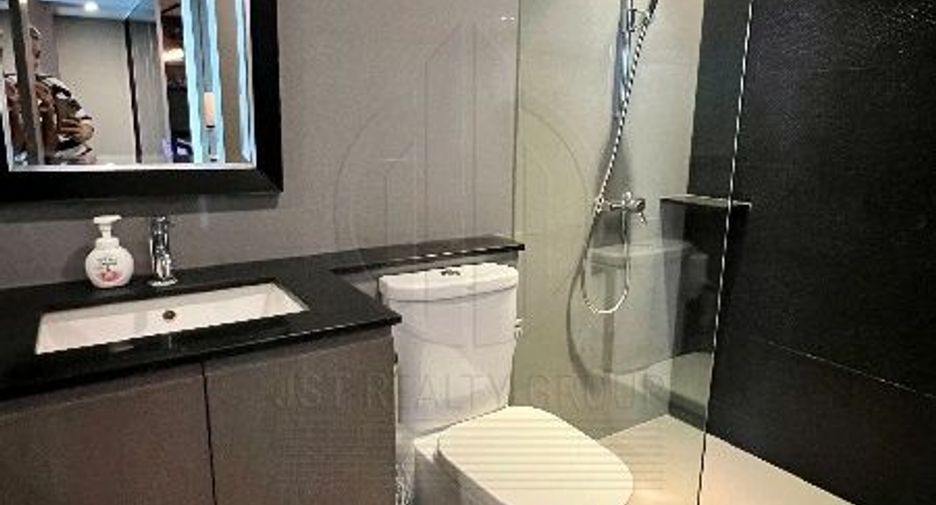 For sale 3 bedrooms condo in Khlong San, Bangkok