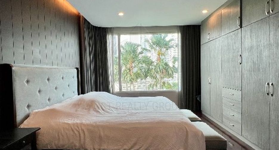 For sale 3 bedrooms condo in Khlong San, Bangkok