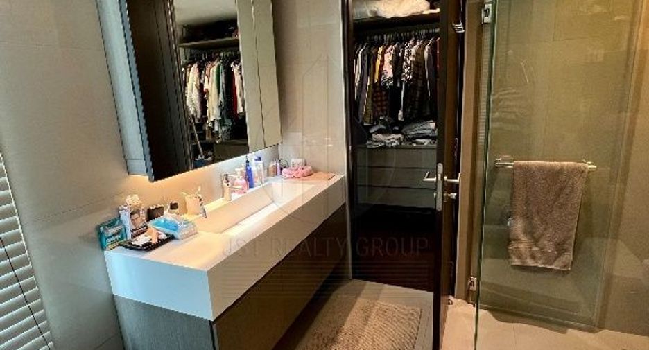 For sale 3 bedrooms condo in Khlong San, Bangkok