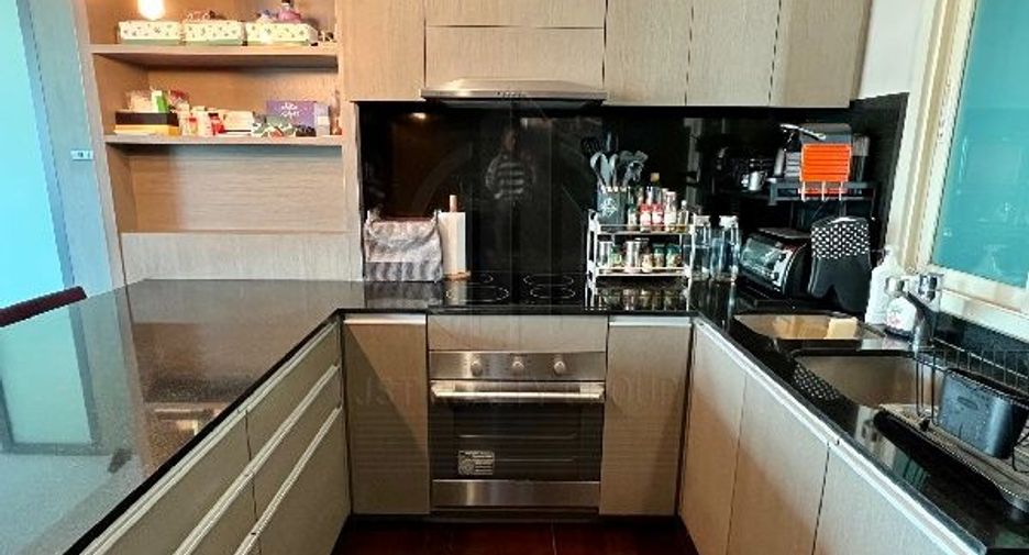 For sale 3 bedrooms condo in Khlong San, Bangkok