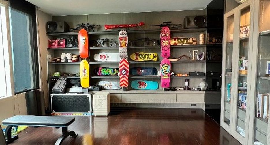 For sale 3 bedrooms condo in Khlong San, Bangkok