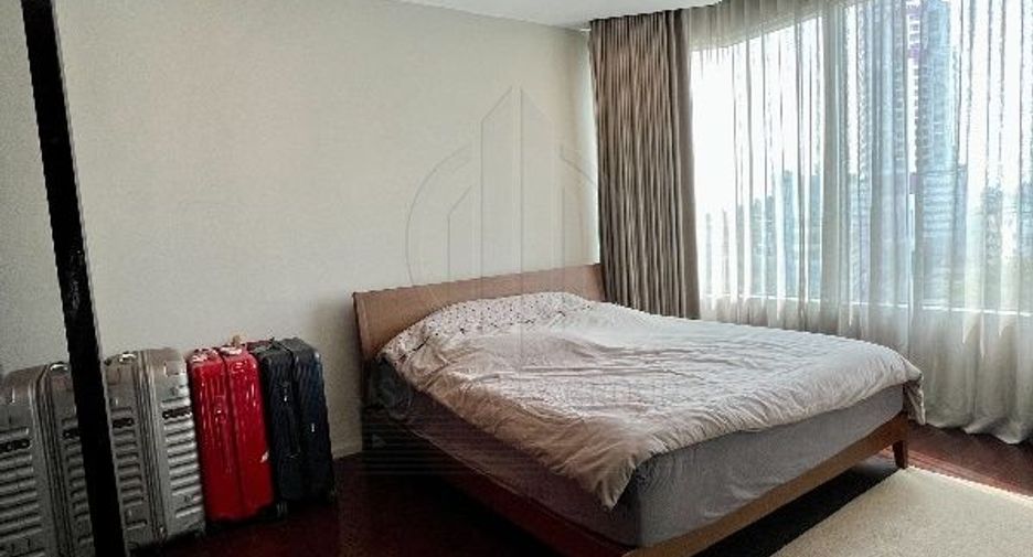 For sale 3 bedrooms condo in Khlong San, Bangkok