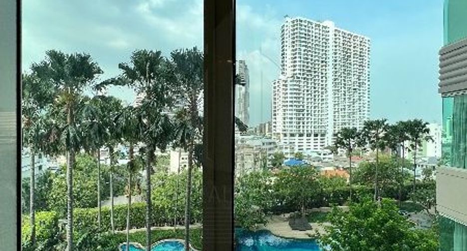For sale 3 bedrooms condo in Khlong San, Bangkok