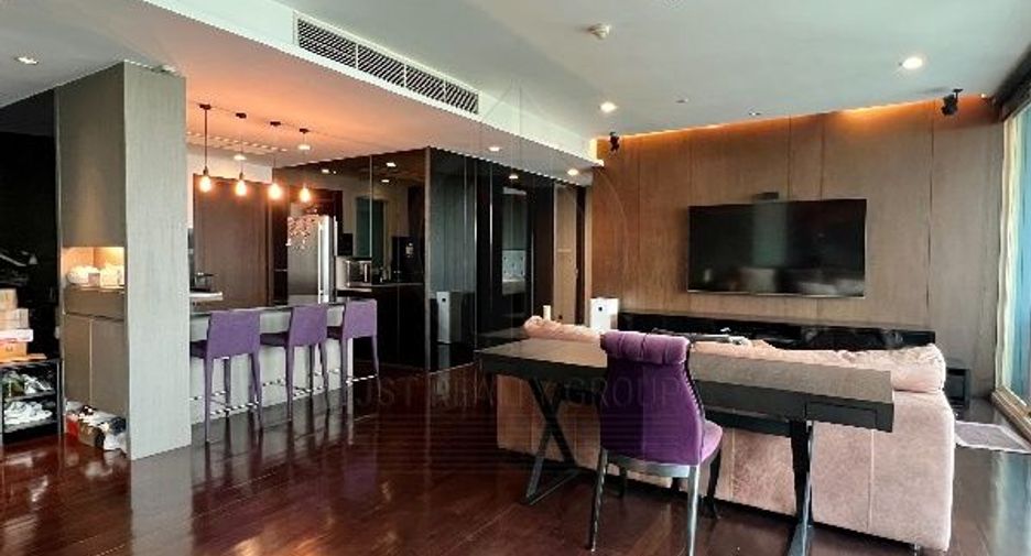 For sale 3 bedrooms condo in Khlong San, Bangkok