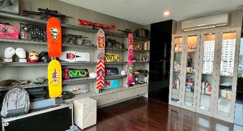 For sale 3 bedrooms condo in Khlong San, Bangkok