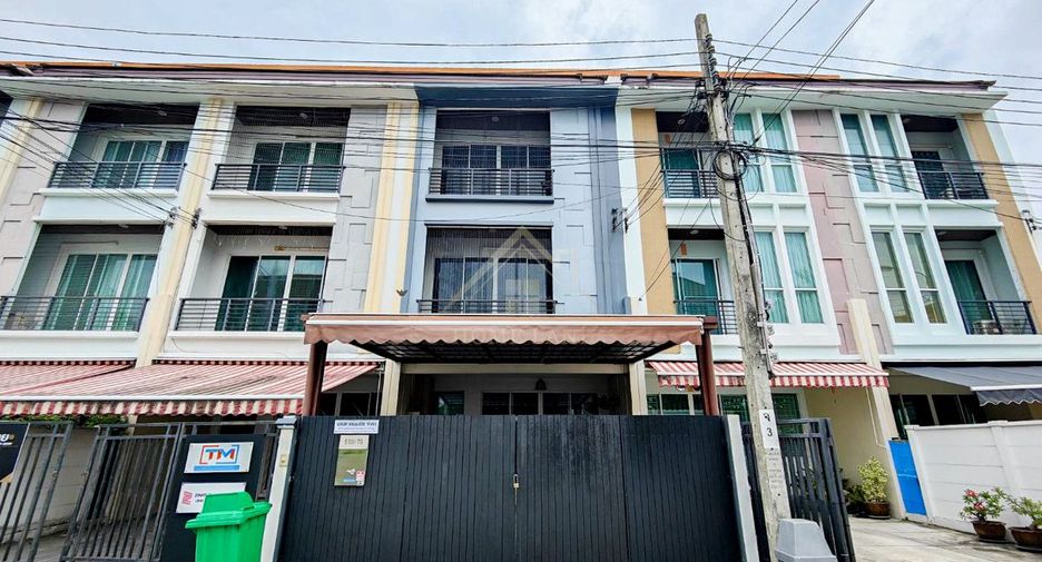 For sale 3 Beds townhouse in Wang Thonglang, Bangkok