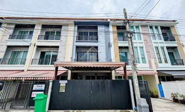 For sale 3 bed townhouse in Wang Thonglang, Bangkok