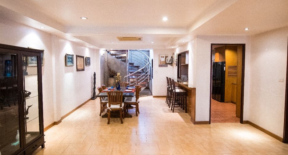 For sale 4 Beds apartment in Watthana, Bangkok