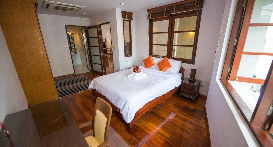 For sale 4 bed apartment in Watthana, Bangkok