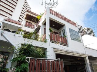 For sale 4 bedrooms apartment in Watthana, Bangkok