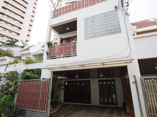 For sale 4 bedrooms apartment in Watthana, Bangkok