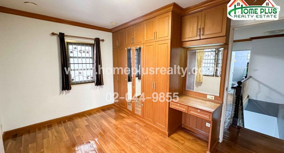 For sale 3 bedrooms house in Don Mueang, Bangkok