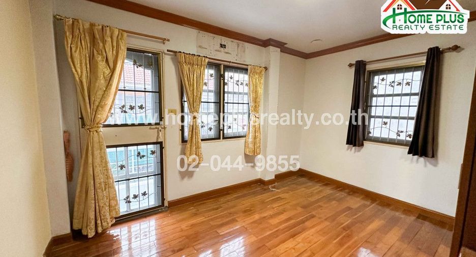For sale 3 bedrooms house in Don Mueang, Bangkok