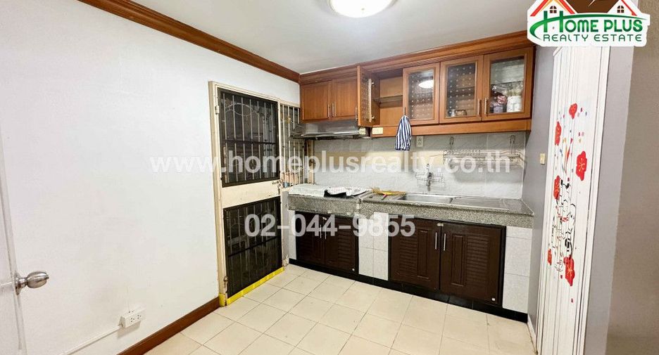 For sale 3 bedrooms house in Don Mueang, Bangkok