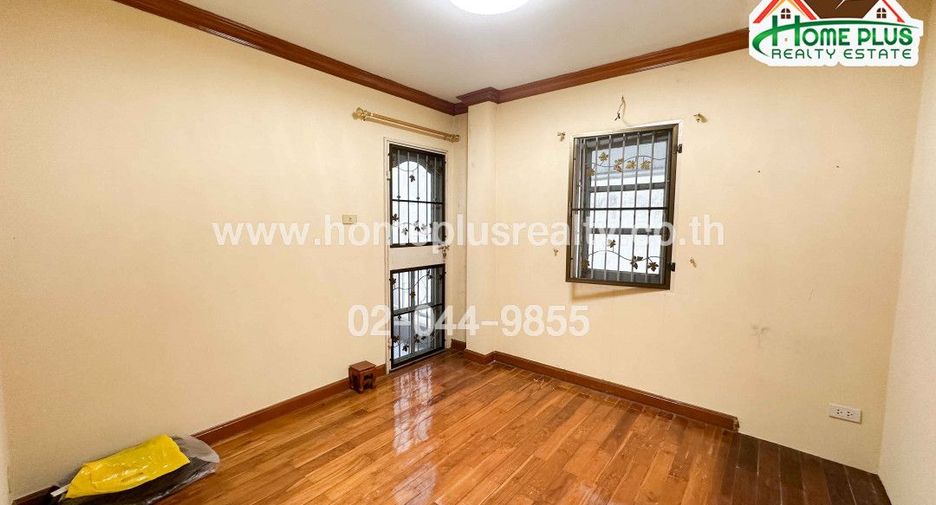 For sale 3 bedrooms house in Don Mueang, Bangkok