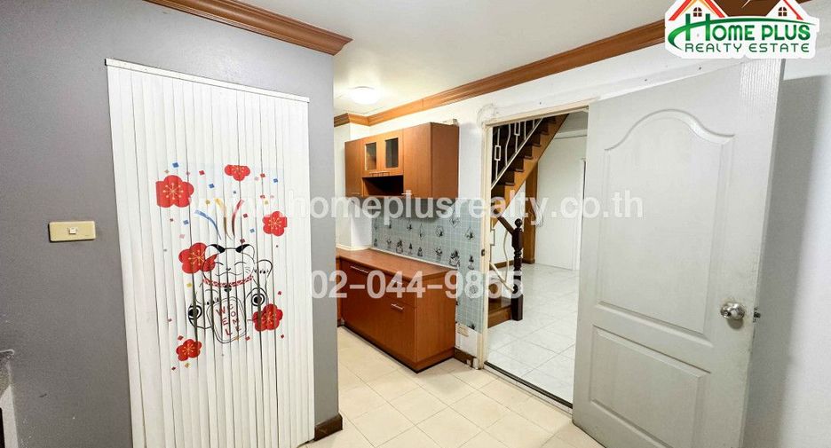 For sale 3 bedrooms house in Don Mueang, Bangkok