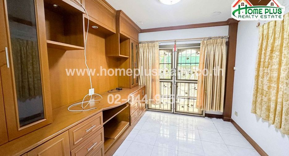 For sale 3 bedrooms house in Don Mueang, Bangkok