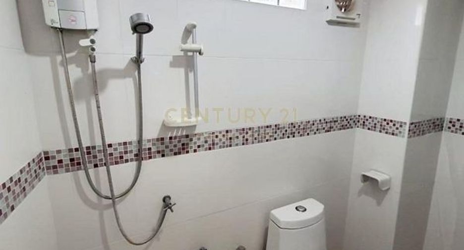 For rent 4 bedrooms townhouse in Watthana, Bangkok