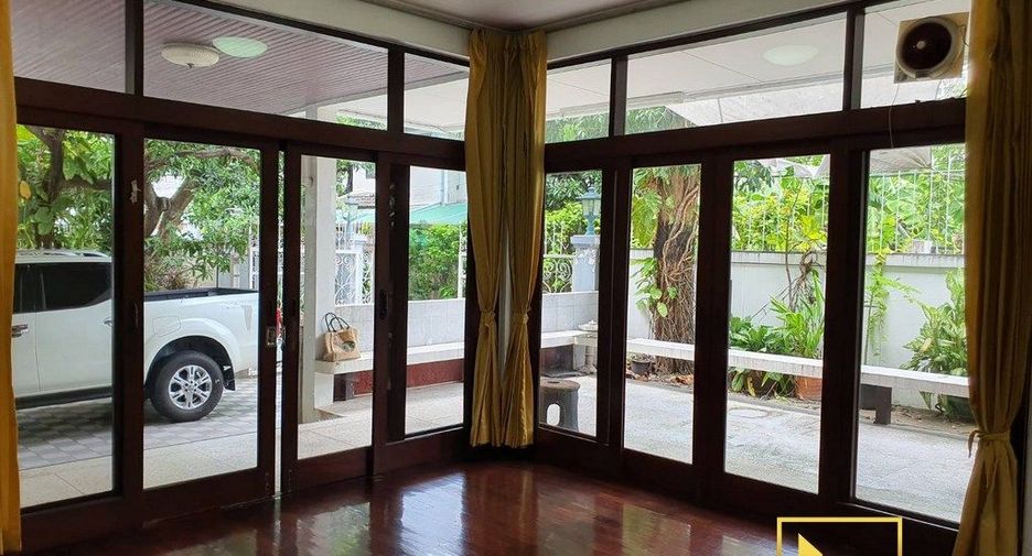 For rent 4 bed house in Sathon, Bangkok