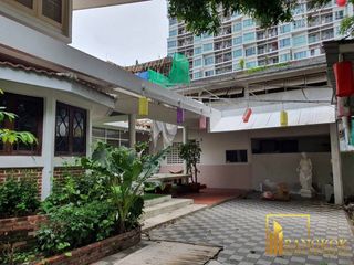 For rent 4 Beds house in Sathon, Bangkok
