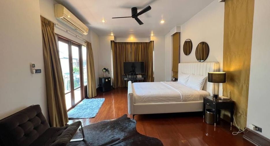 For rent 5 bed villa in Watthana, Bangkok