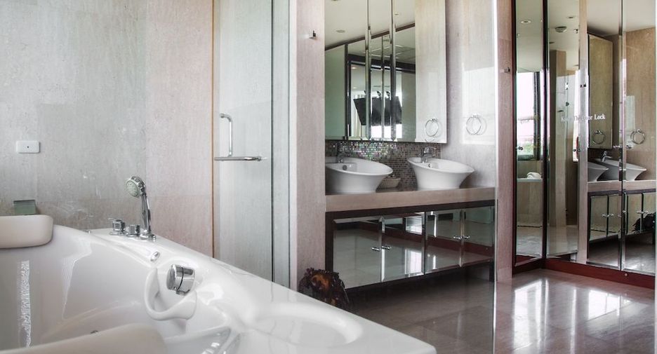 For sale 3 bedrooms apartment in Mueang Phuket, Phuket
