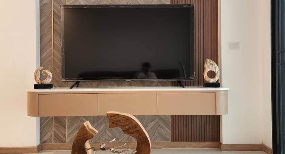 For rent 3 bedrooms townhouse in Watthana, Bangkok