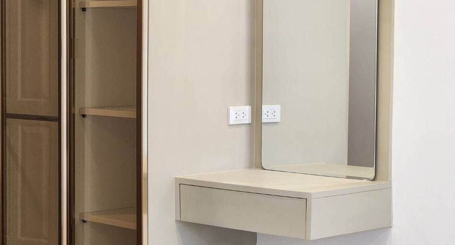 For rent 3 bedrooms townhouse in Watthana, Bangkok