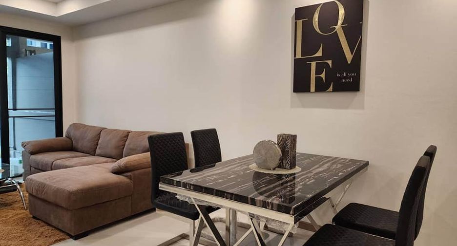 For rent 3 bedrooms townhouse in Watthana, Bangkok