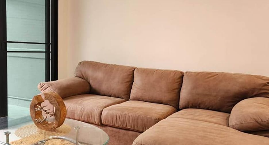 For rent 3 bedrooms townhouse in Watthana, Bangkok