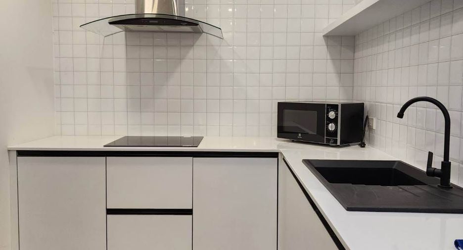 For rent 3 bedrooms townhouse in Watthana, Bangkok