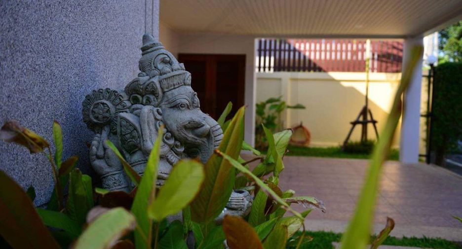 For rent 3 bedrooms villa in Mueang Phuket, Phuket