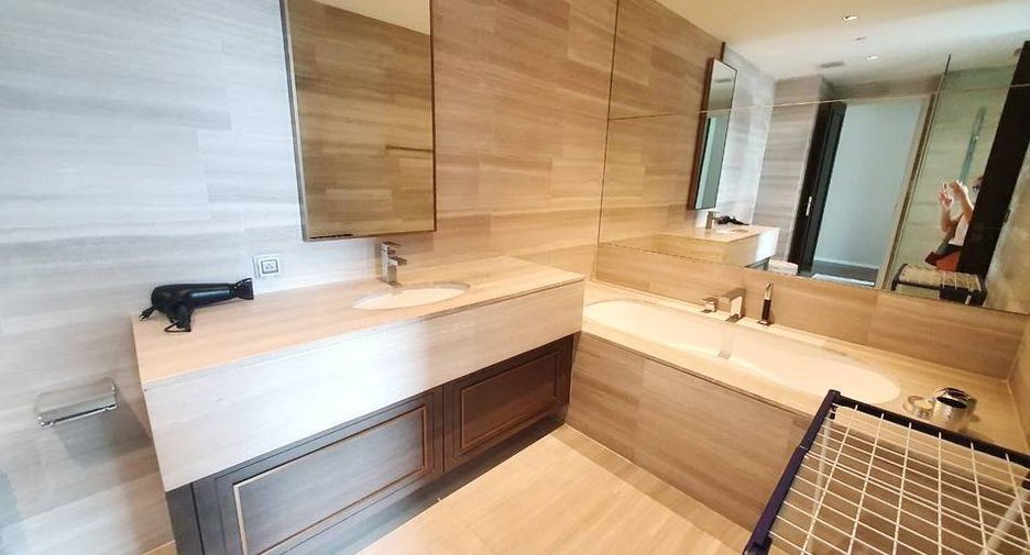 For sale 1 bed condo in Khlong Toei, Bangkok