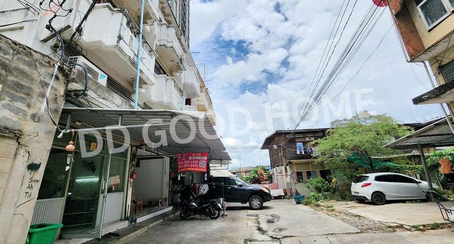 For sale 3 bedrooms retail Space in Bangkok Yai, Bangkok