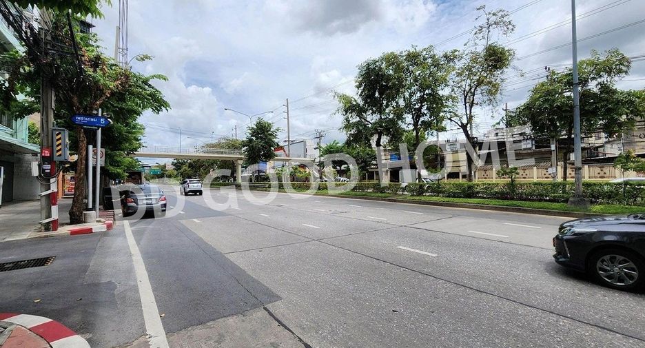 For sale 3 bedrooms retail Space in Bangkok Yai, Bangkok