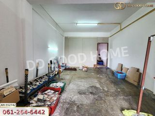 For sale 3 bedrooms retail Space in Bangkok Yai, Bangkok