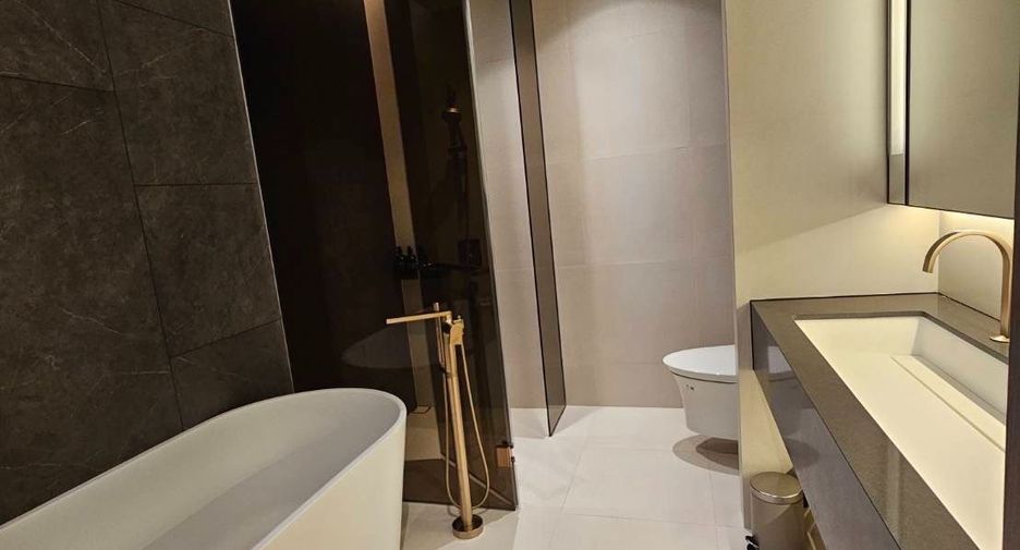 For rent 2 bedrooms condo in Khlong Toei, Bangkok