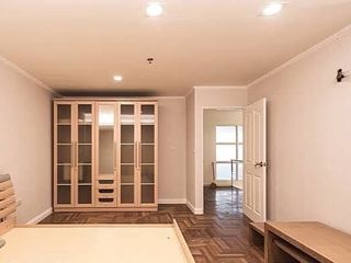 For sale 3 bedrooms condo in Watthana, Bangkok